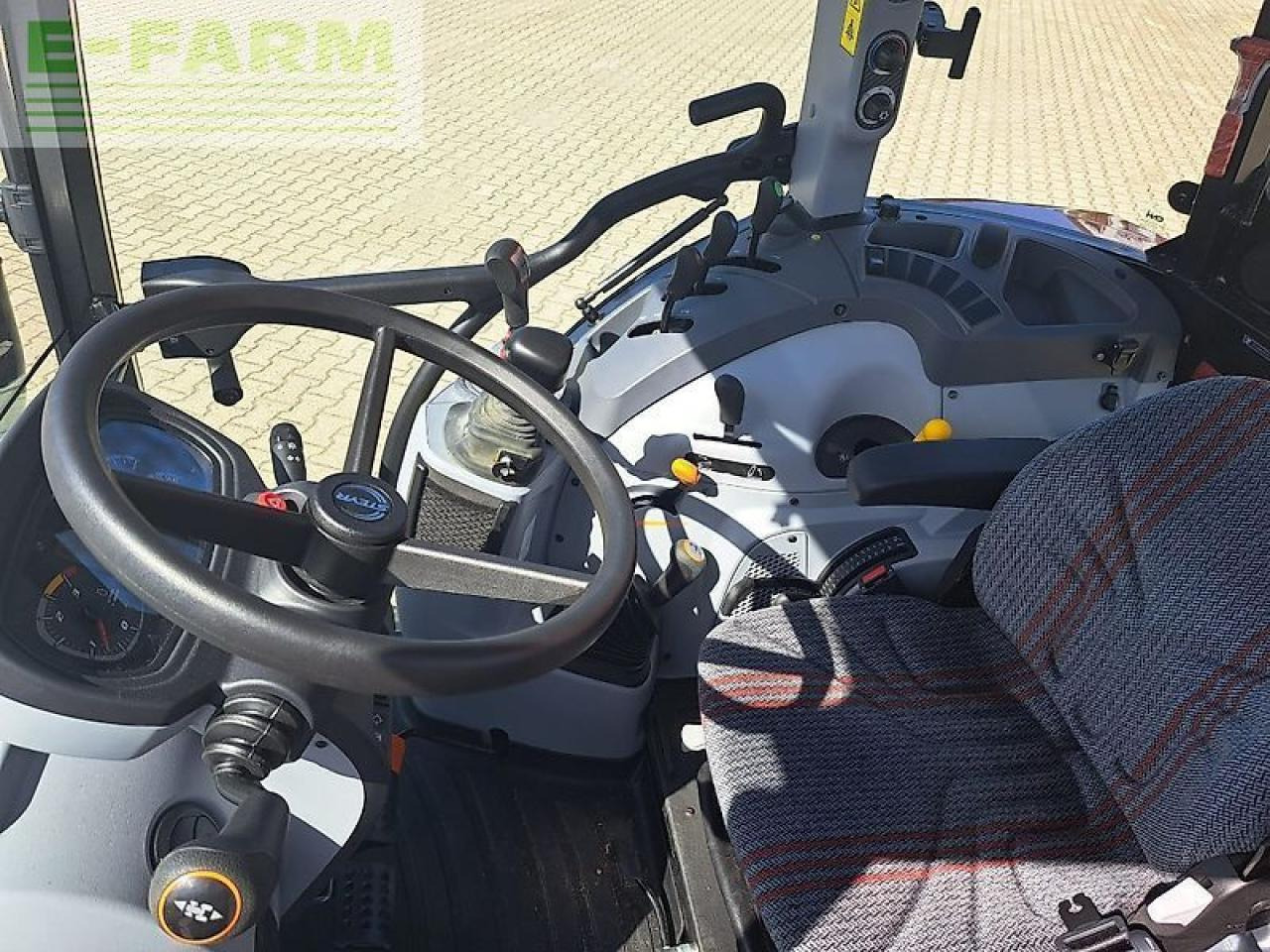 Steyr 4065 kompakt s S - Tractor: foto 5 Steyr 4065 kompakt s S - Tractor: foto 5