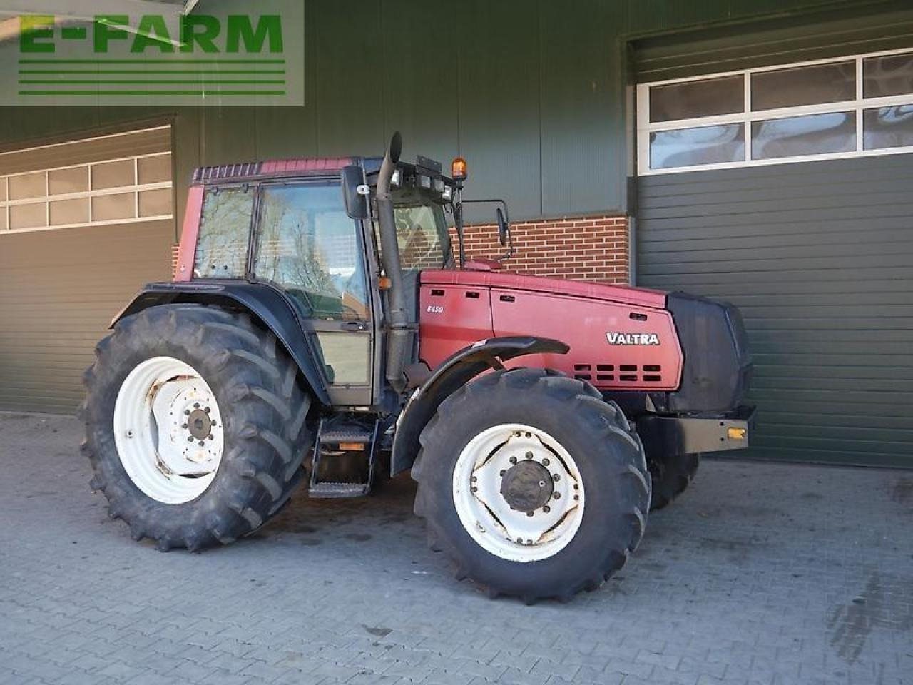 Valtra 8450 - Tractor: foto 1 Valtra 8450 - Tractor: foto 1