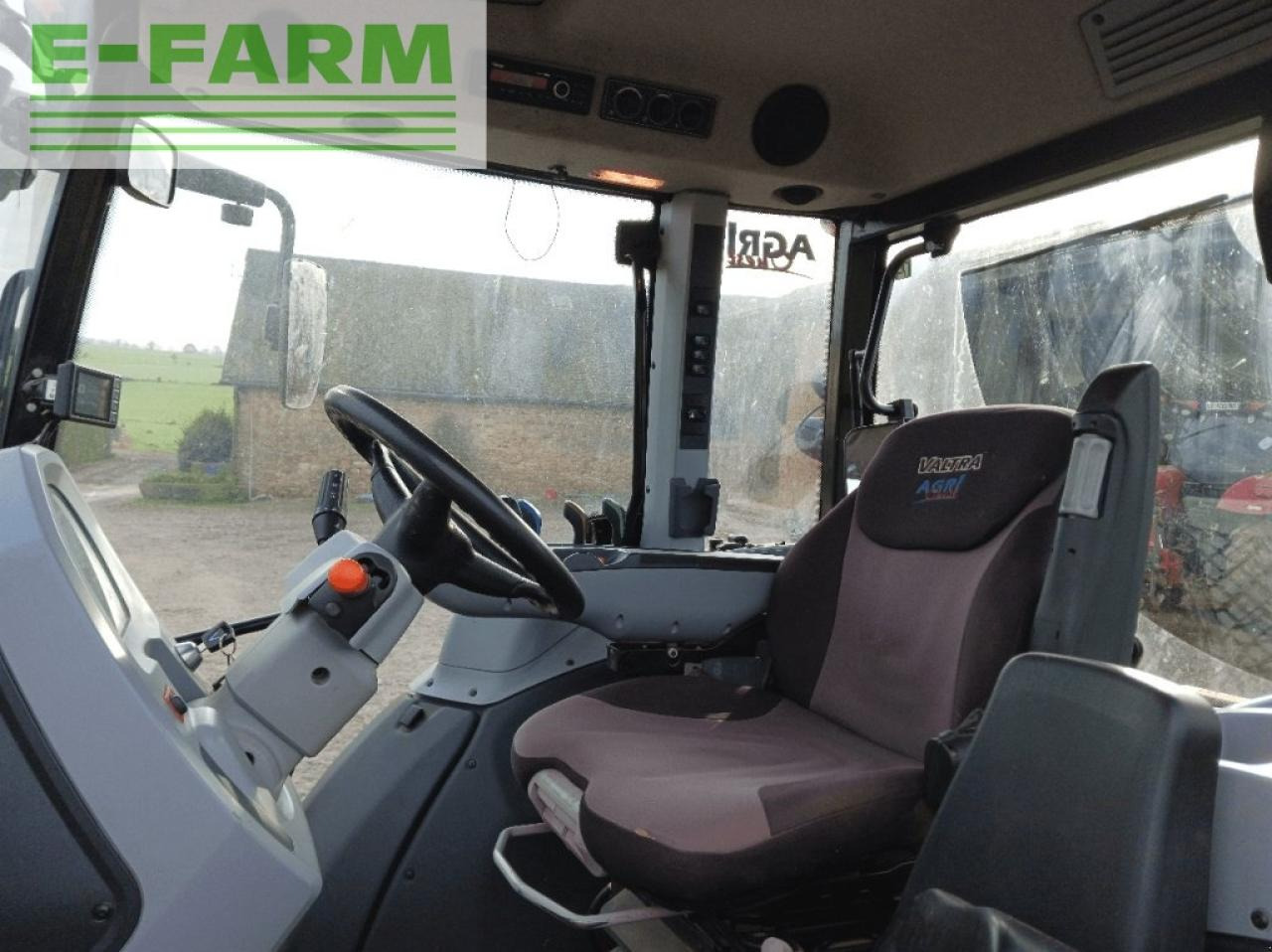 Valtra g105h - Tractor: foto 4 Valtra g105h - Tractor: foto 4