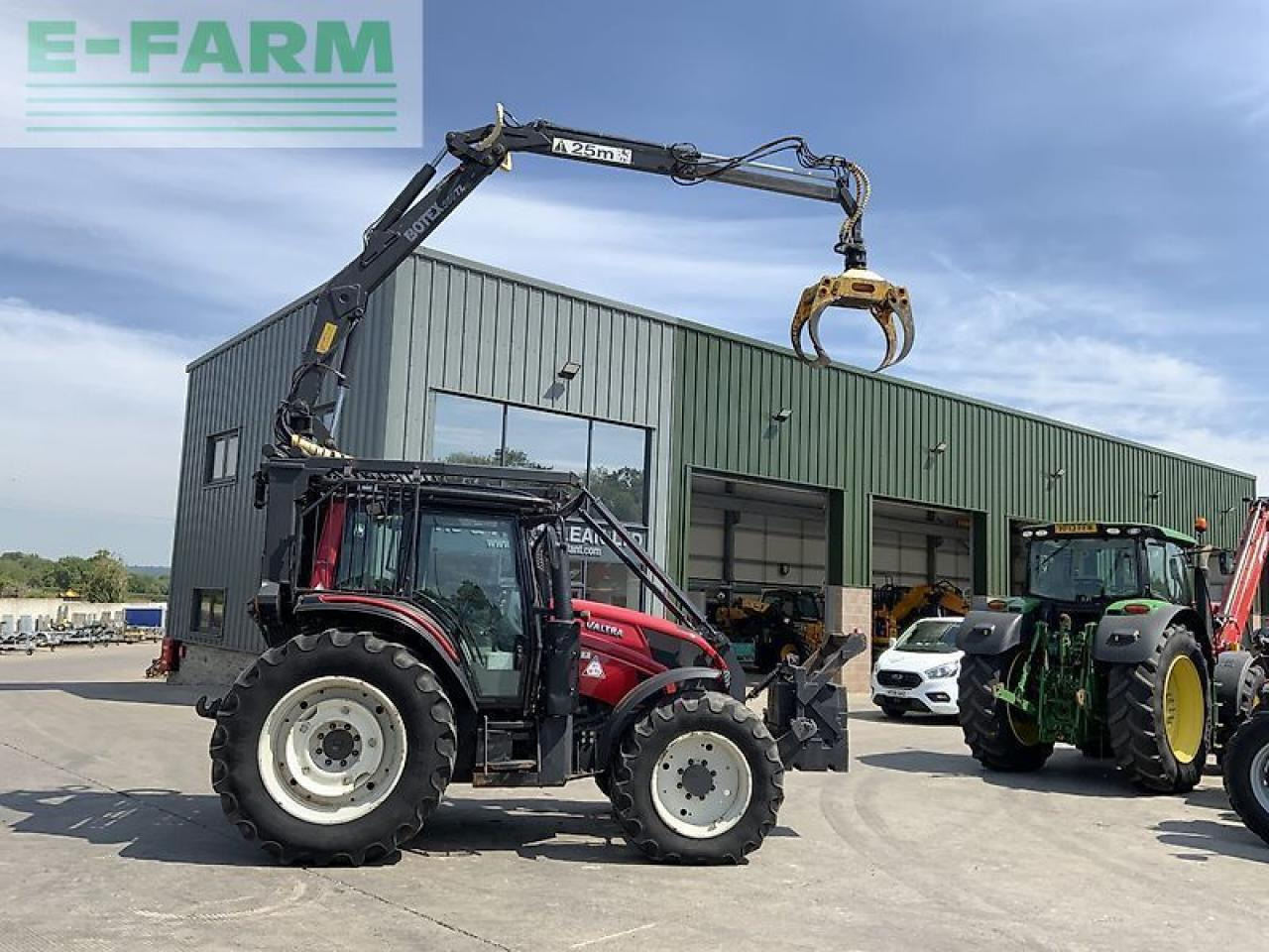 Valtra n123 hi tech tractor with roof mounted botex 560tl crane (st23285) - Tractor: foto 1 Valtra n123 hi tech tractor with roof mounted botex 560tl crane (st23285) - Tractor: foto 1