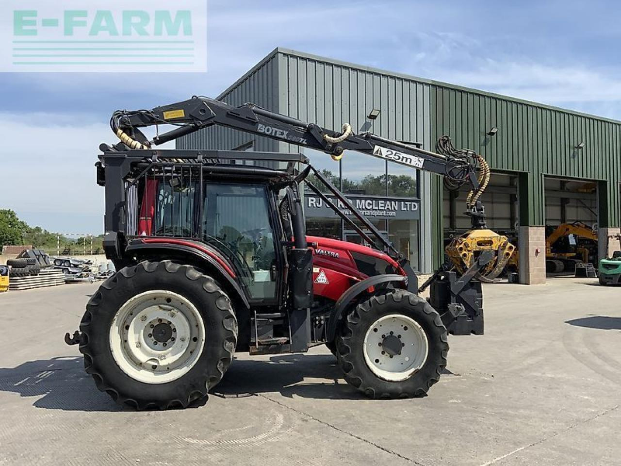 Valtra n123 hi tech tractor with roof mounted botex 560tl crane (st23285) - Tractor: foto 2 Valtra n123 hi tech tractor with roof mounted botex 560tl crane (st23285) - Tractor: foto 2