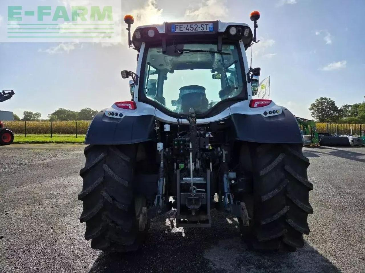Valtra n124 hitech h5 HiTech - Tractor: foto 3 Valtra n124 hitech h5 HiTech - Tractor: foto 3