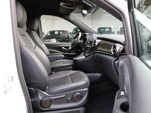 MERCEDES-BENZ EQV 300 Avantgarde,lang,7Sitze,2xSchiebetür,LED... - Furgoneta de pasajeros, Furgoneta eléctrica: foto 5 MERCEDES-BENZ EQV 300 Avantgarde,lang,7Sitze,2xSchiebetür,LED... - Furgoneta de pasajeros, Furgoneta eléctrica: foto 5