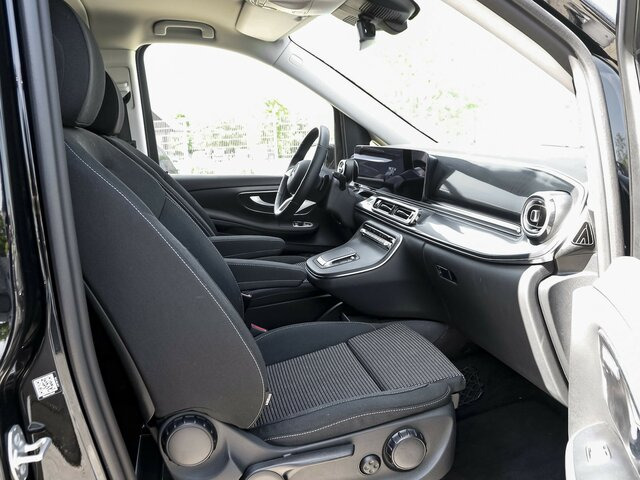 MERCEDES-BENZ V 220 d STYLE kompakt,6Sitzer,Distronic,AHK - Minibús, Furgoneta de pasajeros: foto 4 MERCEDES-BENZ V 220 d STYLE kompakt,6Sitzer,Distronic,AHK - Minibús, Furgoneta de pasajeros: foto 4
