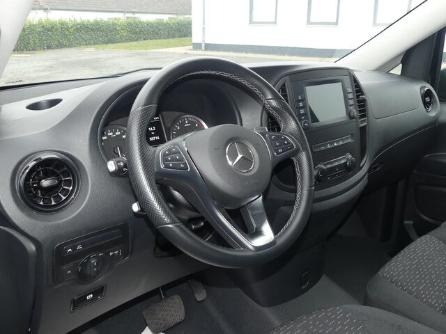 MERCEDES-BENZ Vito 116CDI lang,TourerPro,2xKlima,9Sitze,Kamera - Furgoneta de pasajeros: foto 4 MERCEDES-BENZ Vito 116CDI lang,TourerPro,2xKlima,9Sitze,Kamera - Furgoneta de pasajeros: foto 4
