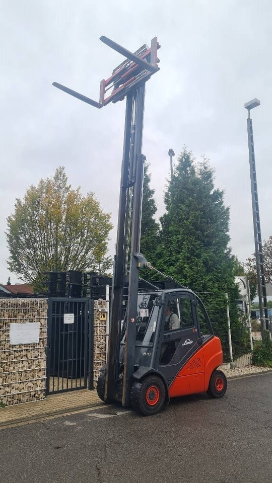 Linde H 30 D, Seitenschieber, Positionierer, Triplex - Carretilla elevadora diésel: foto 1 Linde H 30 D, Seitenschieber, Positionierer, Triplex - Carretilla elevadora diésel: foto 1