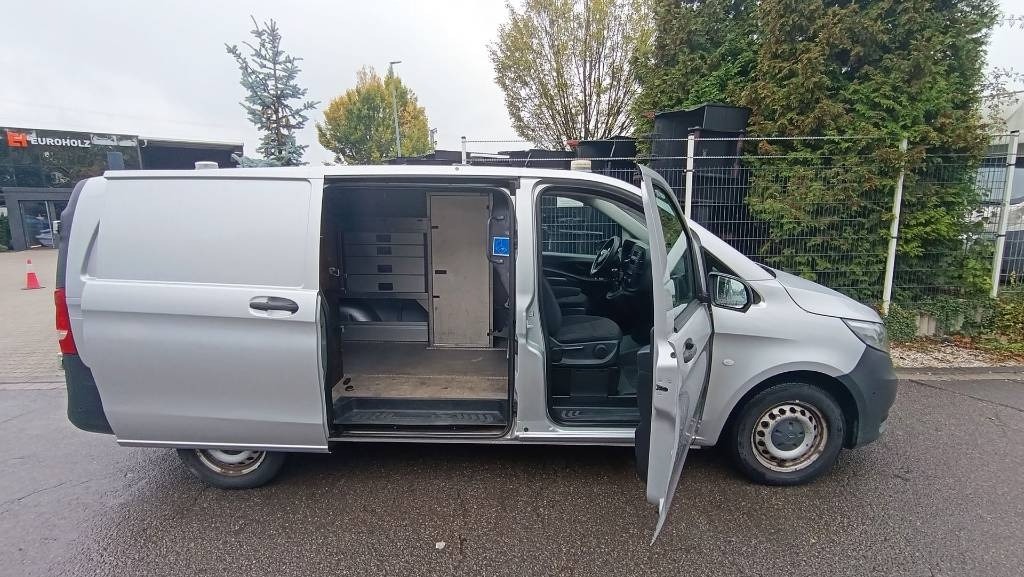 Mercedes-Benz Vito 114 CDI Kasten Werkstattschränke Standheizung - Furgoneta caja cerrada: foto 1 Mercedes-Benz Vito 114 CDI Kasten Werkstattschränke Standheizung - Furgoneta caja cerrada: foto 1
