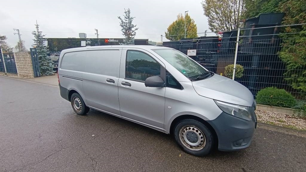 Mercedes-Benz Vito 114 CDI Kasten Werkstattschränke Standheizung - Furgoneta caja cerrada: foto 4 Mercedes-Benz Vito 114 CDI Kasten Werkstattschränke Standheizung - Furgoneta caja cerrada: foto 4