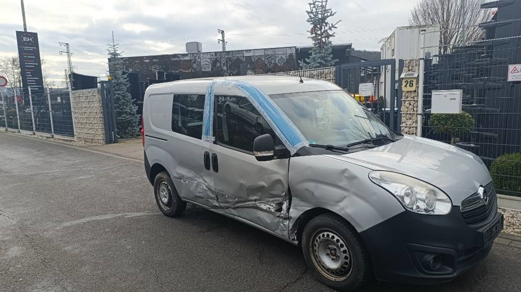 Opel Combo Kastenwagen Transp. Seitenschaden fahrbereit - Furgoneta caja cerrada: foto 1 Opel Combo Kastenwagen Transp. Seitenschaden fahrbereit - Furgoneta caja cerrada: foto 1