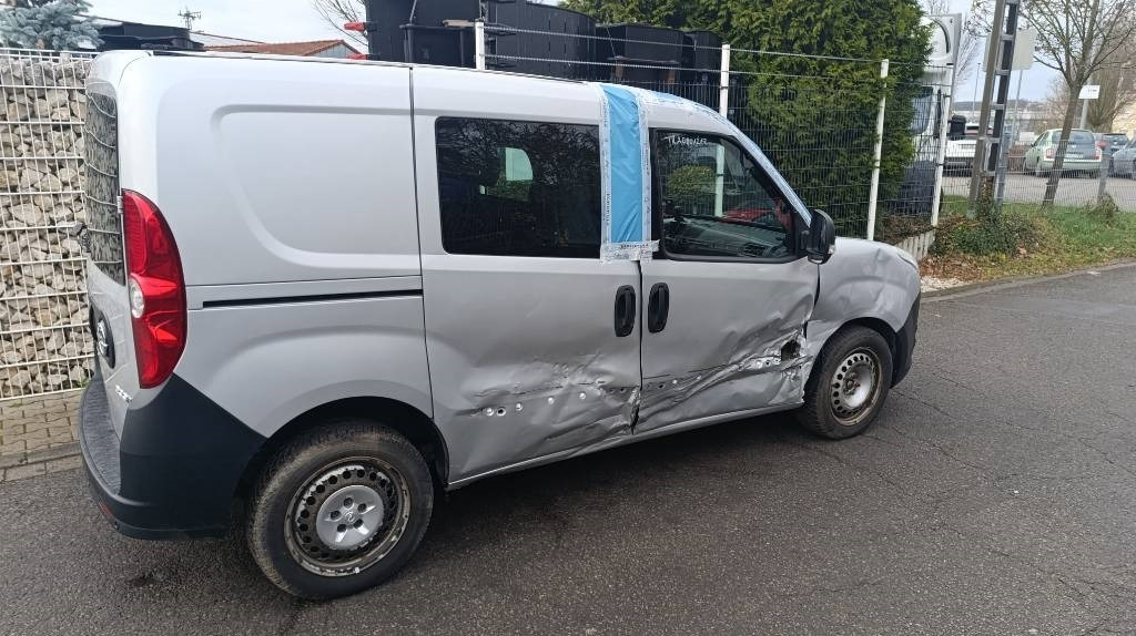 Opel Combo Kastenwagen Transp. Seitenschaden fahrbereit - Furgoneta caja cerrada: foto 3 Opel Combo Kastenwagen Transp. Seitenschaden fahrbereit - Furgoneta caja cerrada: foto 3