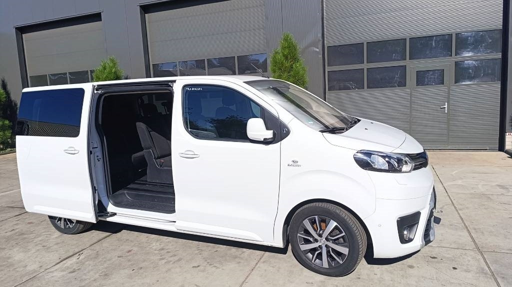 Furgón Toyota Proace 2.0 Van, Kleinbus, 7-Sitzer, Turboschaden: foto 12