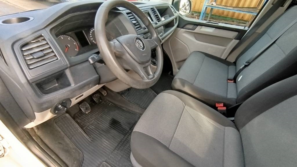 Volkswagen T5 2.0 TDI Kastenwagen, 8x Reifen, PDC, Klima, AHK - Furgoneta pequeña: foto 4 Volkswagen T5 2.0 TDI Kastenwagen, 8x Reifen, PDC, Klima, AHK - Furgoneta pequeña: foto 4