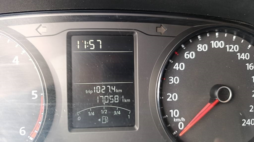 Volkswagen T5 2.0 TDI Kastenwagen, 8x Reifen, PDC, Klima, AHK - Furgoneta pequeña: foto 3 Volkswagen T5 2.0 TDI Kastenwagen, 8x Reifen, PDC, Klima, AHK - Furgoneta pequeña: foto 3