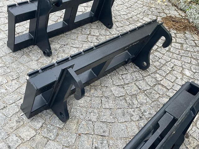 Big Palettengabel 2 t passend zu Volvo L30 Aufnahme - Horquillas para Equipo de manutención: foto 3 Big Palettengabel 2 t passend zu Volvo L30 Aufnahme - Horquillas para Equipo de manutención: foto 3
