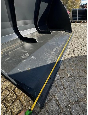Big Volumenschaufel 250 cm mit Hauer Aufnahme - Cazo: foto 2 Big Volumenschaufel 250 cm mit Hauer Aufnahme - Cazo: foto 2
