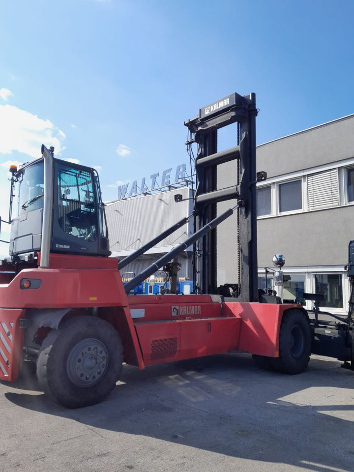 Kalmar DCG100-45ED4 - Reach stacker: foto 1 Kalmar DCG100-45ED4 - Reach stacker: foto 1