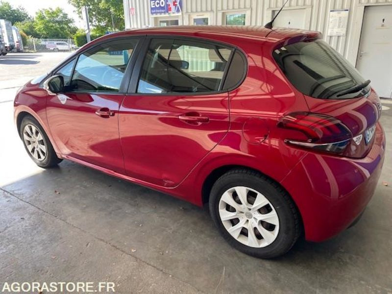 208 LIKE PT 68cv. 11/2016 . 98350 KM - Coche: foto 2 208 LIKE PT 68cv. 11/2016 . 98350 KM - Coche: foto 2