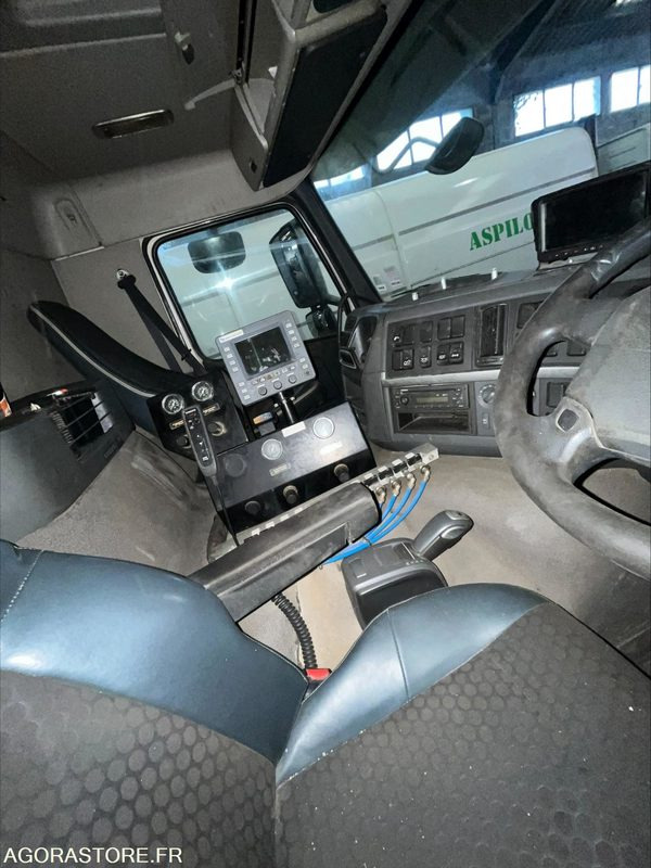 3 BALAYEUSES 6 ROUES - VOLVO - FMFH - 2011 A 2013 - Barredora vial: foto 5 3 BALAYEUSES 6 ROUES - VOLVO - FMFH - 2011 A 2013 - Barredora vial: foto 5