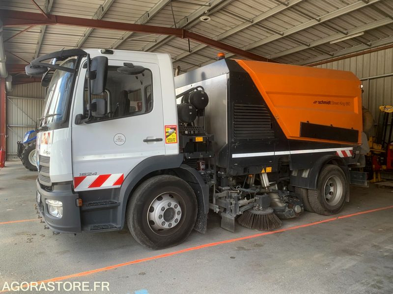 BALAYEUSE COMPOSÉE D'UN PORTEUR MERCEDES ET D'UN SYSTÈME DE BALAYAGE SCHMIDT - Barredora vial: foto 1 BALAYEUSE COMPOSÉE D'UN PORTEUR MERCEDES ET D'UN SYSTÈME DE BALAYAGE SCHMIDT - Barredora vial: foto 1