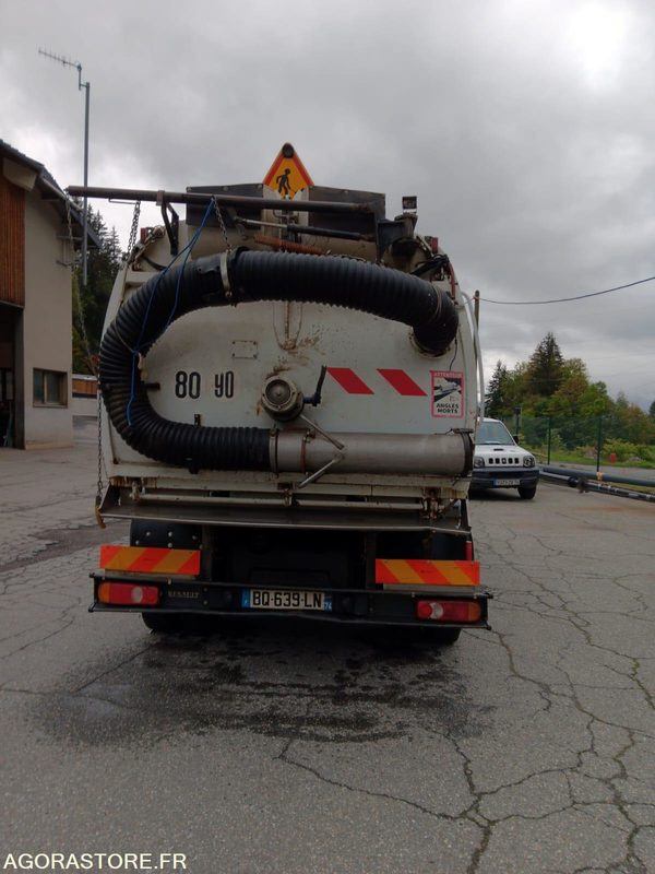 BALAYEUSE de Voiries- RENAULT MIDLUM 220 DXI avec aspiratrice EUROVOIRIE - Barredora vial: foto 3 BALAYEUSE de Voiries- RENAULT MIDLUM 220 DXI avec aspiratrice EUROVOIRIE - Barredora vial: foto 3