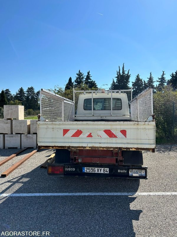 CAMION BENNE IVECO DAILY - Furgón: foto 2 CAMION BENNE IVECO DAILY - Furgón: foto 2