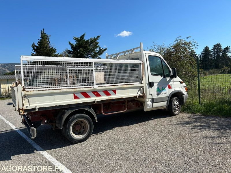 CAMION BENNE IVECO DAILY - Furgón: foto 1 CAMION BENNE IVECO DAILY - Furgón: foto 1