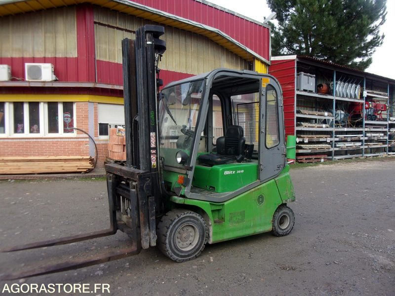 CHARIOT ÉLÉVATEUR 3 TONNES POSITIONNEUR DE FOURCHES ELECTRIQUE CESAB - Carretilla elevadora eléctrica: foto 2 CHARIOT ÉLÉVATEUR 3 TONNES POSITIONNEUR DE FOURCHES ELECTRIQUE CESAB - Carretilla elevadora eléctrica: foto 2