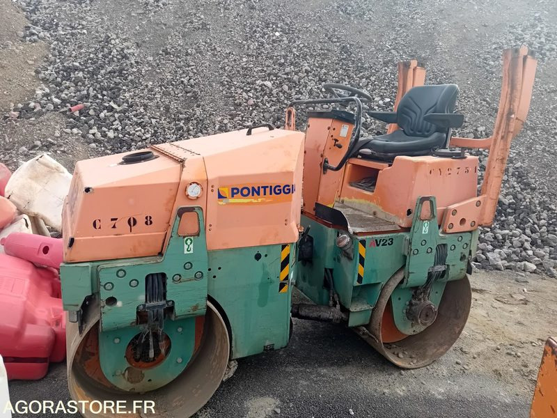 COMPACTEUR TANDEM AMMANN AV23-2 -- 2001 -- ENVIRON 800 HEURES - Rodillo: foto 1 COMPACTEUR TANDEM AMMANN AV23-2 -- 2001 -- ENVIRON 800 HEURES - Rodillo: foto 1