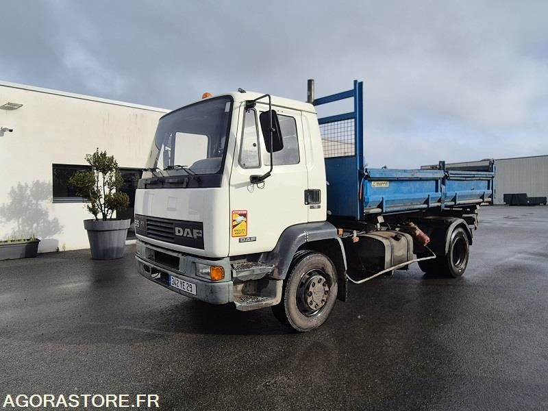 DAF 55TI TRI BENNE - Camión: foto 1 DAF 55TI TRI BENNE - Camión: foto 1