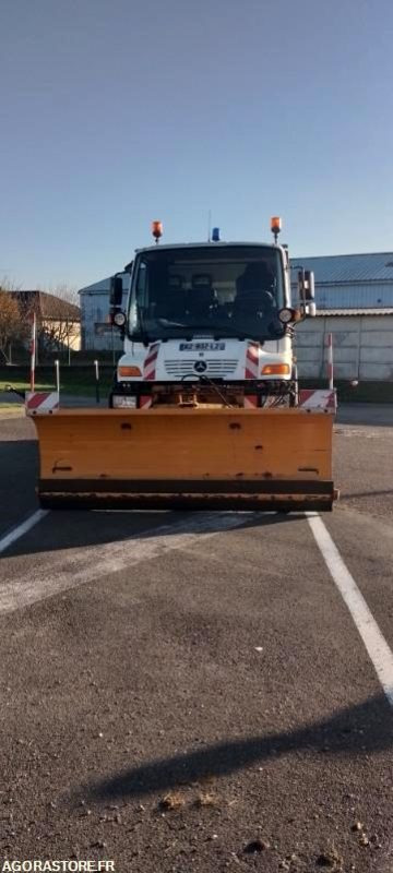 Mercedes UNIMOG U300 - lame de déneigement / saleuse - 2011- 24300 kms - Camión: foto 4 Mercedes UNIMOG U300 - lame de déneigement / saleuse - 2011- 24300 kms - Camión: foto 4