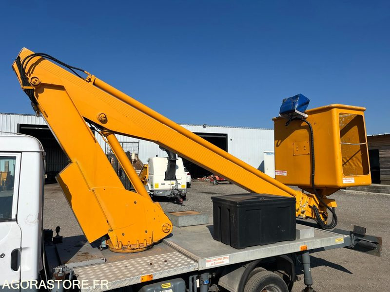 Camion nacelle - VL 3,5 t - Multitel 145 Aluminium – 14,5 m – 74 292 km - Camión con plataforma elevadora: foto 4 Camion nacelle - VL 3,5 t - Multitel 145 Aluminium – 14,5 m – 74 292 km - Camión con plataforma elevadora: foto 4