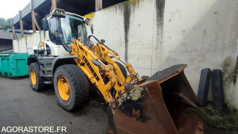 Chargeuse LIEBHERR L524 avec godet haut déversement - 2012 - Cargadora: foto 1 Chargeuse LIEBHERR L524 avec godet haut déversement - 2012 - Cargadora: foto 1