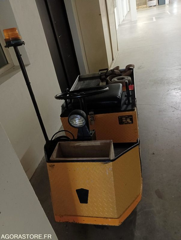 Chariot électrique TAYLOR DUNN - Bon état - 2010 - Remolcadora: foto 3 Chariot électrique TAYLOR DUNN - Bon état - 2010 - Remolcadora: foto 3