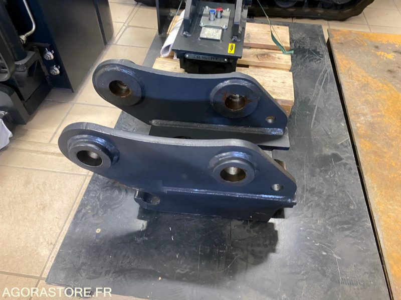 Coupleur hydraulique + 3 godets Neufs pour pelle 6T - Equipo de construcción: foto 3 Coupleur hydraulique + 3 godets Neufs pour pelle 6T - Equipo de construcción: foto 3