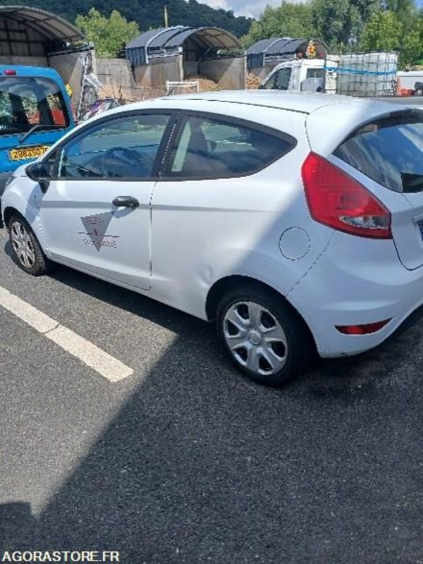 FORD FIESTA N°2 1.2 L– COULEUR BLANCHE - Coche: foto 1 FORD FIESTA N°2 1.2 L– COULEUR BLANCHE - Coche: foto 1