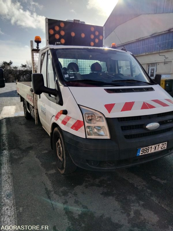 FORD Transit Plateau - Furgoneta basculante: foto 2 FORD Transit Plateau - Furgoneta basculante: foto 2