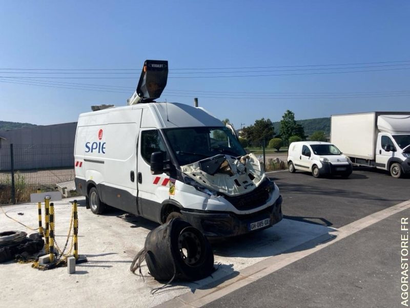 IVECO DAILY 50C18 NACELLE VERSALIFT - Furgoneta: foto 3 IVECO DAILY 50C18 NACELLE VERSALIFT - Furgoneta: foto 3
