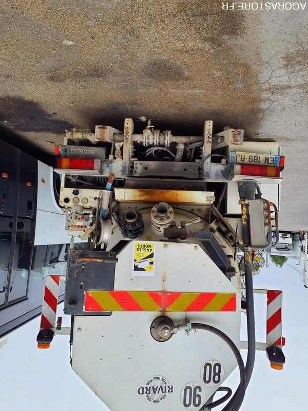 Limpieza de alcantarillado HYDROCUREUR 19T RIVARD - 2004 / 262 122 KM: foto 10 Limpieza de alcantarillado HYDROCUREUR 19T RIVARD - 2004 / 262 122 KM: foto 10