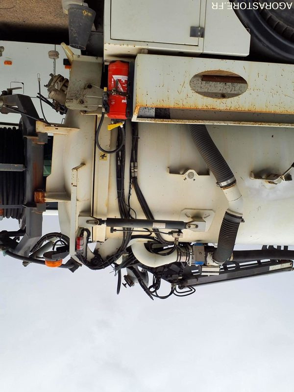 Limpieza de alcantarillado HYDROCUREUR 19T RIVARD - 2004 / 262 122 KM: foto 18 Limpieza de alcantarillado HYDROCUREUR 19T RIVARD - 2004 / 262 122 KM: foto 18