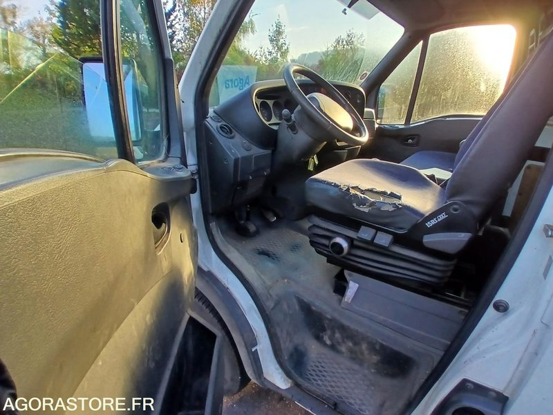 Iveco Daily – Diesel – 2004-172 288 KM - Furgón: foto 5 Iveco Daily – Diesel – 2004-172 288 KM - Furgón: foto 5