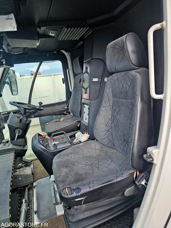 LAVEUSE MATIS - 2013 - 8370 h - NA5L3A0010 - Barredora vial: foto 5 LAVEUSE MATIS - 2013 - 8370 h - NA5L3A0010 - Barredora vial: foto 5