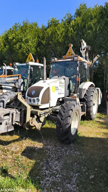 Lot Renault - Tracteur ergos 446 Roto 209 - 2009 et FAUCHEUSE NOREMAT VISIOBRA - Tractor: foto 1 Lot Renault - Tracteur ergos 446 Roto 209 - 2009 et FAUCHEUSE NOREMAT VISIOBRA - Tractor: foto 1