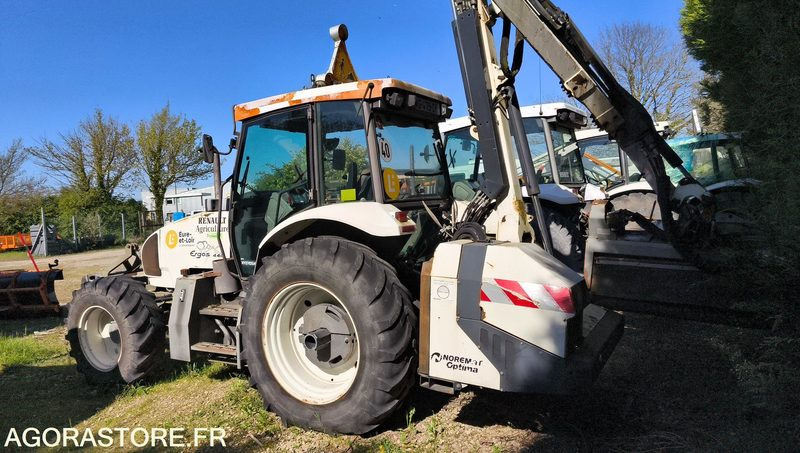 Lot Renault - Tracteur ergos 446 Roto 209 - 2009 et FAUCHEUSE NOREMAT VISIOBRA - Tractor: foto 4 Lot Renault - Tracteur ergos 446 Roto 209 - 2009 et FAUCHEUSE NOREMAT VISIOBRA - Tractor: foto 4
