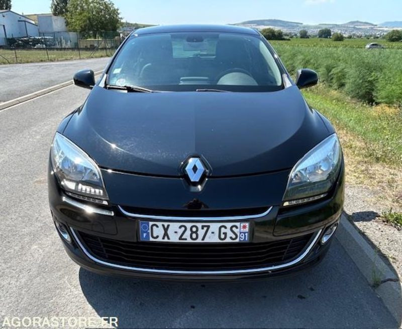 MEGANE 1.2 L TCE 115 CH BOSE EDITION - 2013 - 97 595 kms - Coche: foto 2 MEGANE 1.2 L TCE 115 CH BOSE EDITION - 2013 - 97 595 kms - Coche: foto 2