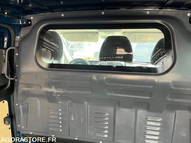 MERCEDES VITO FOURGON 116 CDI LONG 7G-TRONIC 3 PLACES - 2017 - Furgón: foto 3 MERCEDES VITO FOURGON 116 CDI LONG 7G-TRONIC 3 PLACES - 2017 - Furgón: foto 3