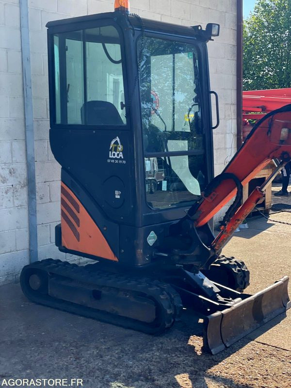 MINI-PELLE SUR CHENILLE CAOUTCHOUC HITACHI ZX17U-2 15CV 1.9T AVEC 3 GODETS - Excavadora: foto 3 MINI-PELLE SUR CHENILLE CAOUTCHOUC HITACHI ZX17U-2 15CV 1.9T AVEC 3 GODETS - Excavadora: foto 3