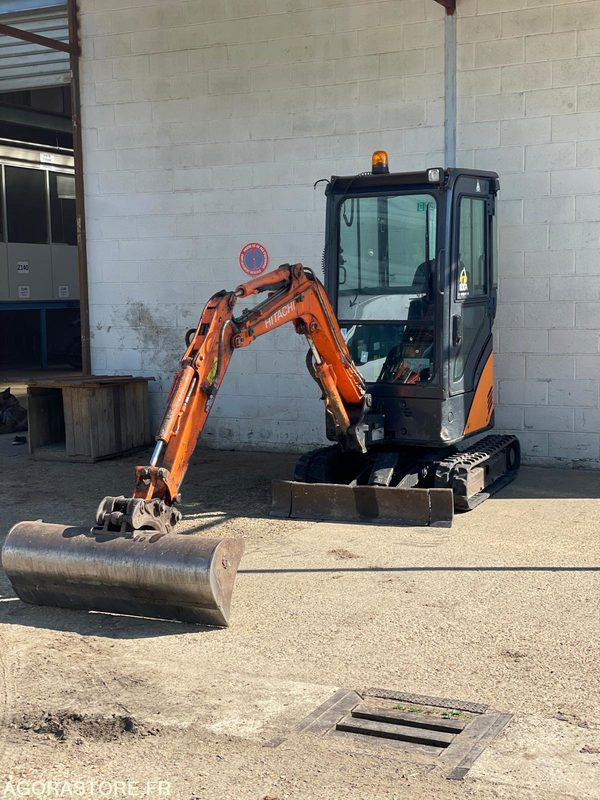 MINI-PELLE SUR CHENILLE CAOUTCHOUC HITACHI ZX17U-2 15CV 1.9T AVEC 3 GODETS - Excavadora: foto 1 MINI-PELLE SUR CHENILLE CAOUTCHOUC HITACHI ZX17U-2 15CV 1.9T AVEC 3 GODETS - Excavadora: foto 1