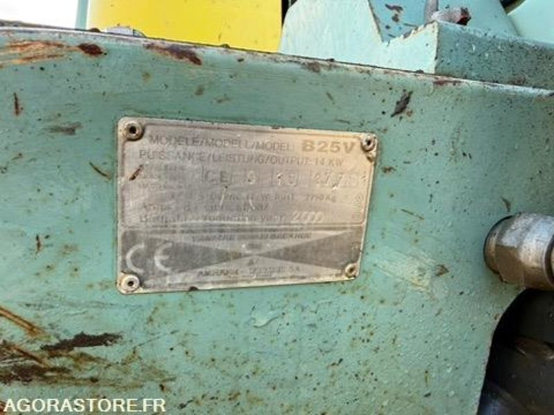 Excavadora MINI-PELLE - YANMAR B25 V - 2,7 Tonnes - 2000 - 8471H: foto 9