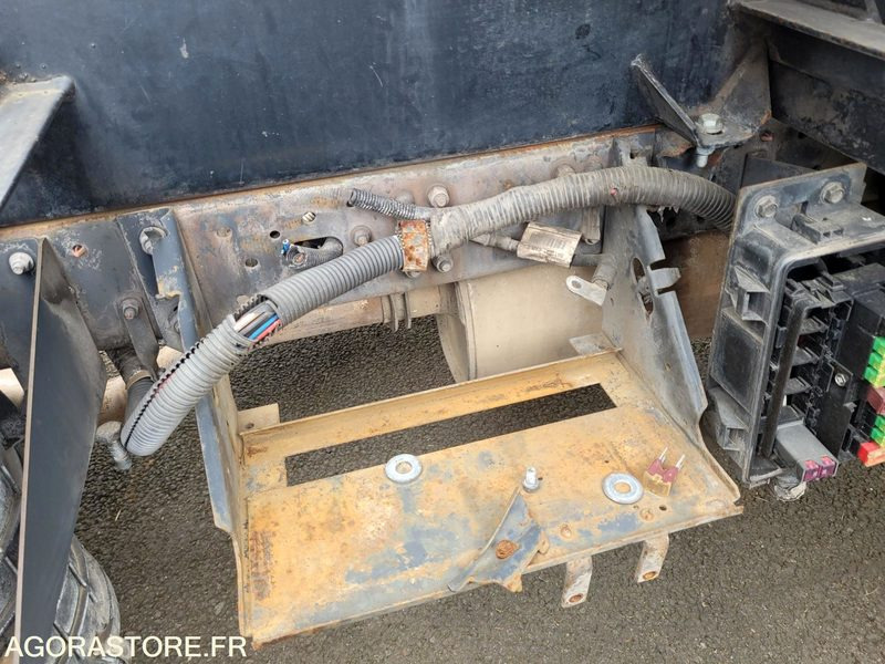 Camión de basura Mini benne à ordures ménagères NISSAN DIESEL AK-906-PP POUR PIECES: foto 14