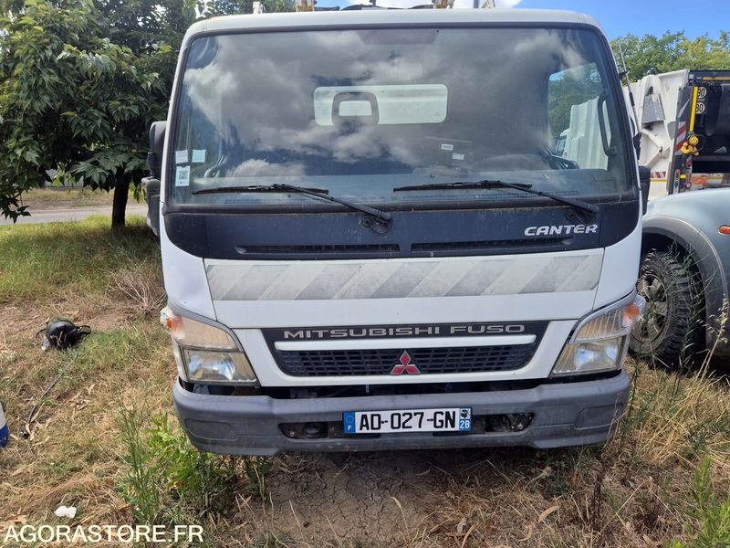 Mitsubishi FUSO BOM - 173532km - 2009 - Camión de basura: foto 1 Mitsubishi FUSO BOM - 173532km - 2009 - Camión de basura: foto 1